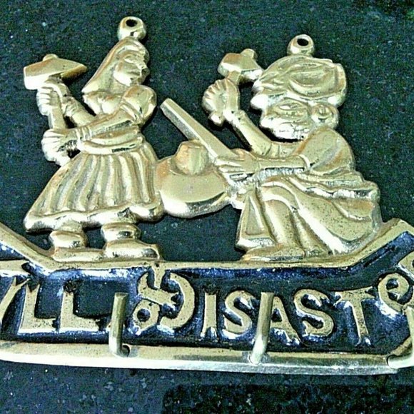 Key Holder Wall Plate 4 Hooks Indian Brass Fighting Figures Warriors Mounted Fix - Picture 16 of 16